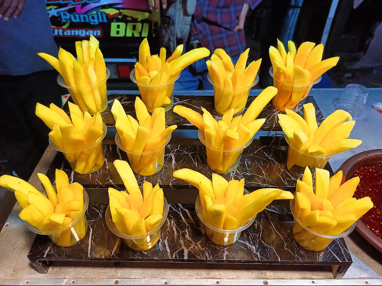 Asinan mangga serut