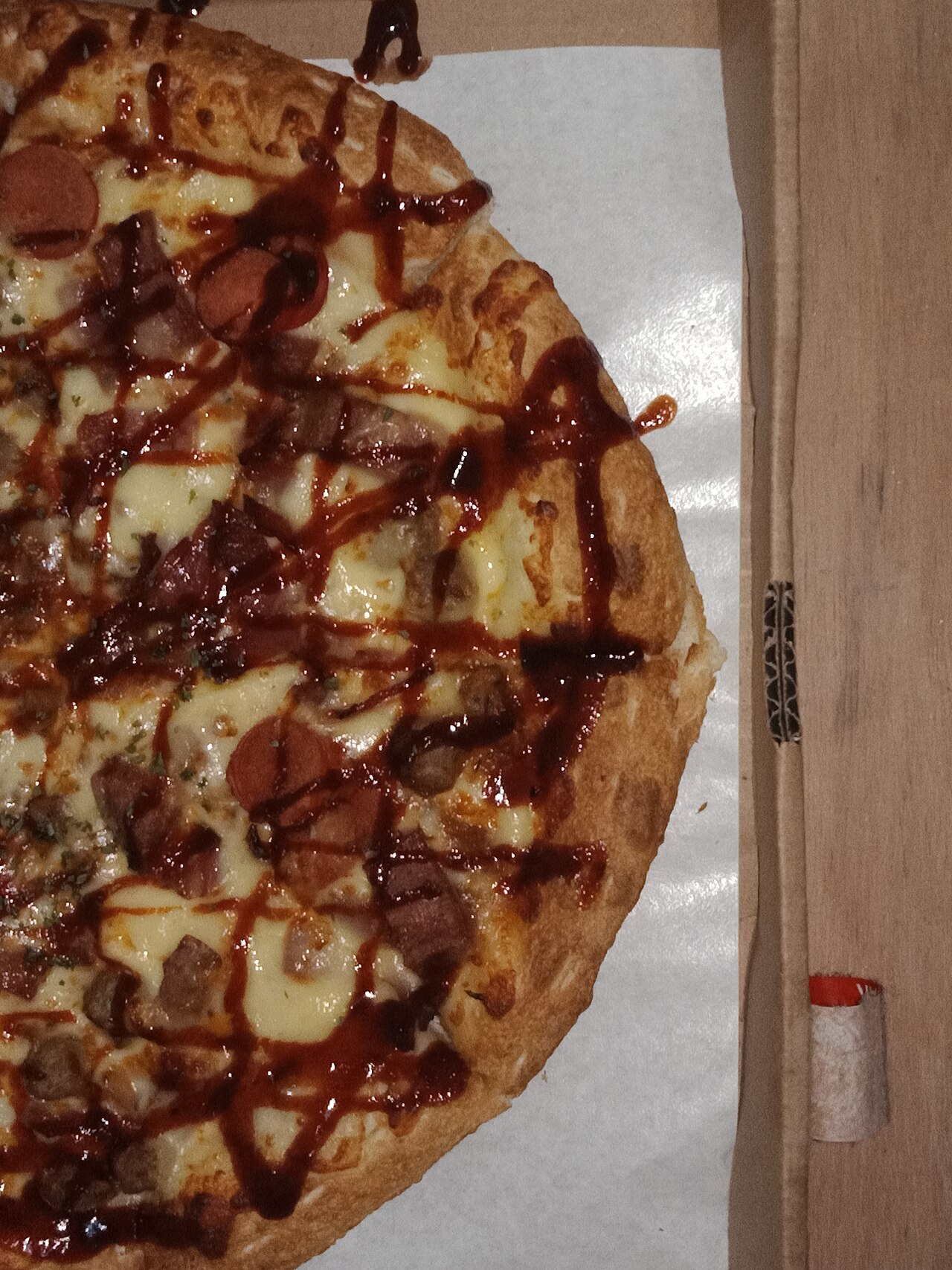 Pizza Dengan Pinggiran Sosis